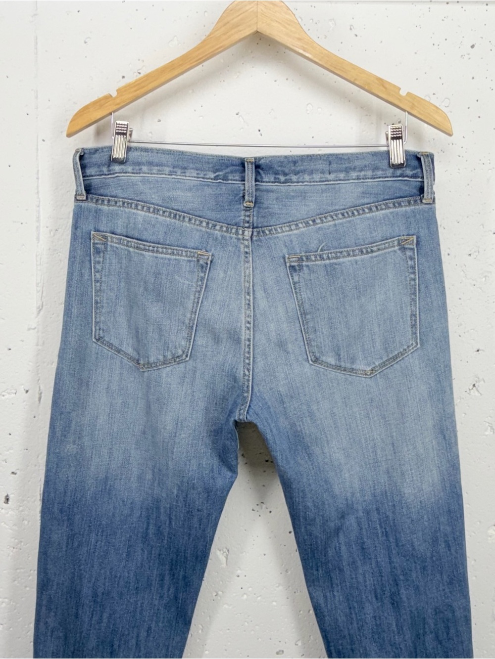 GAP Women’s Size 29 Sexy Boyfriend Durham Wash Distressed Ankle Crop Jeans - Picture 9 of 13